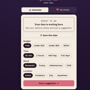 Può includere: Un'interfaccia digitale intitolata Date Drop con uno sfondo viola scuro. Lo schermo presenta un modulo per selezionare le opzioni di appuntamento, tra cui budget, tempo, umore e luogo, con i pulsanti Free, 30 min, Romantic e Home selezionati. Un pulsante rosa riporta Pull a suggestion.