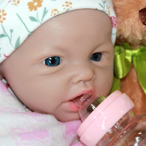 17 inch realistische siliconen rebornpop - 6,1 lb gewogen pasgeborene - platina siliconen body - wordt geleverd met geboorteakte en complete outfit