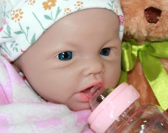 Realistische rebornpop van 17 inch: gewogen pasgeborene met outfit