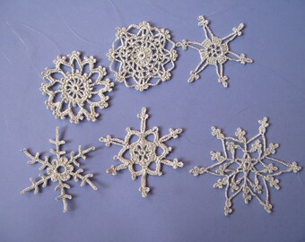 Silver Snowflakes.Crochet Christmas ornaments Set di 6 Lacy Silver Snowflakes