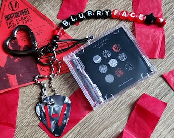 Twenty One Pilots keychain - Blurryface