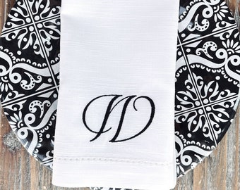 Embroidered Cloth Dinner Napkins, Amanda Font Monogrammed napkins, Set of 4 Modern napkins, personalized gift, wedding gift, hostess gift