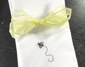 Bumble Bee Embroidered Cloth Napkins,  Set of 4, bee napkins, summer napkins, bee cloth napkins, embroidered bee napkins, bee party