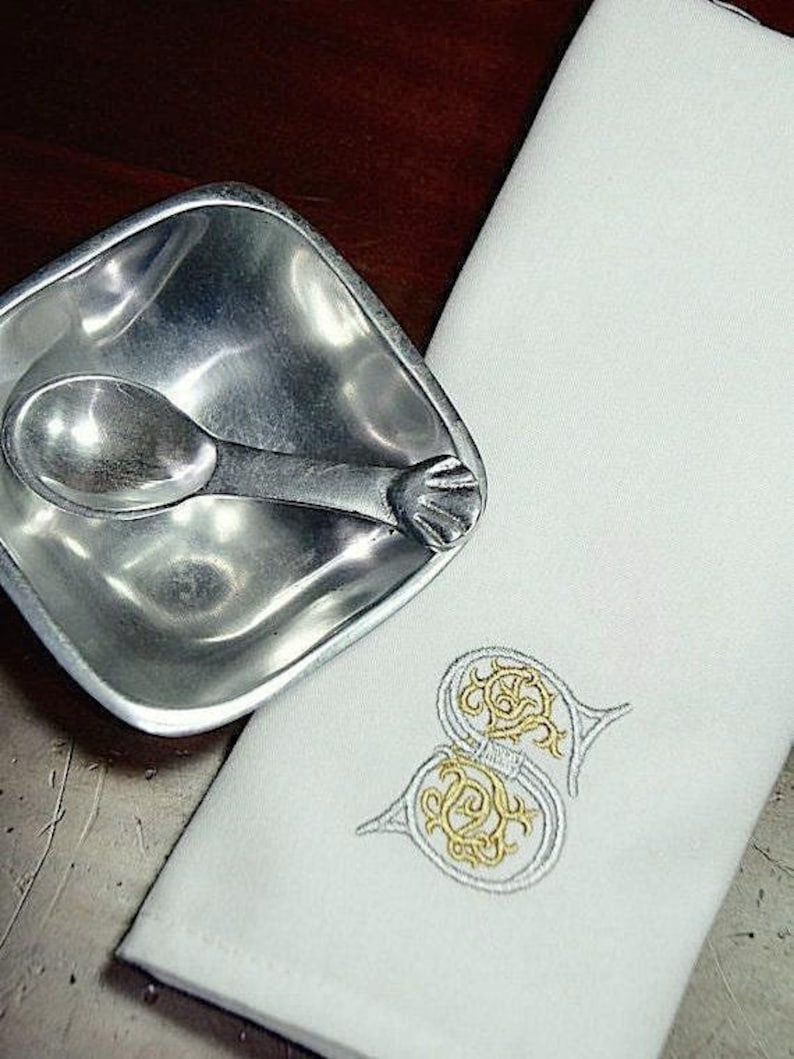 Scroll Monogrammed Embroidered Cloth Napkins, Set of 4, embroidered linens, cotton linens, custom napkins, wedding linens, personalized image 3