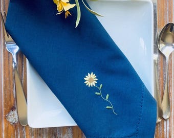 Sunflower Embroidered Cloth Napkins, Set of 4, embroidered napkins, floral napkins, Sunflower napkins, cloth napkins, modern flower napkins