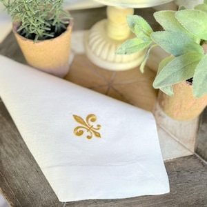 Fleur De Lis Embroidered Cloth Dinner Napkins, Set of 4, Fleur De Lis napkins, party napkins, mardi gras napkins, mardi gras party