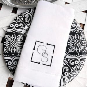 Classic Border Frame Monogrammed Napkins Cotton, Set of 4, Monogrammed Embroidered Cloth napkins, wedding gift