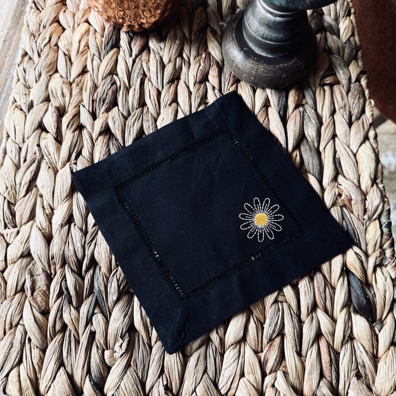 WhiteTulipEmbroidery Daisy Cocktail Napkins - Thumbnail 2
