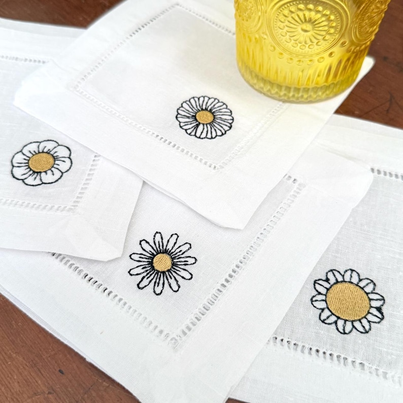 WhiteTulipEmbroidery Daisy Cocktail Napkins - Thumbnail 5