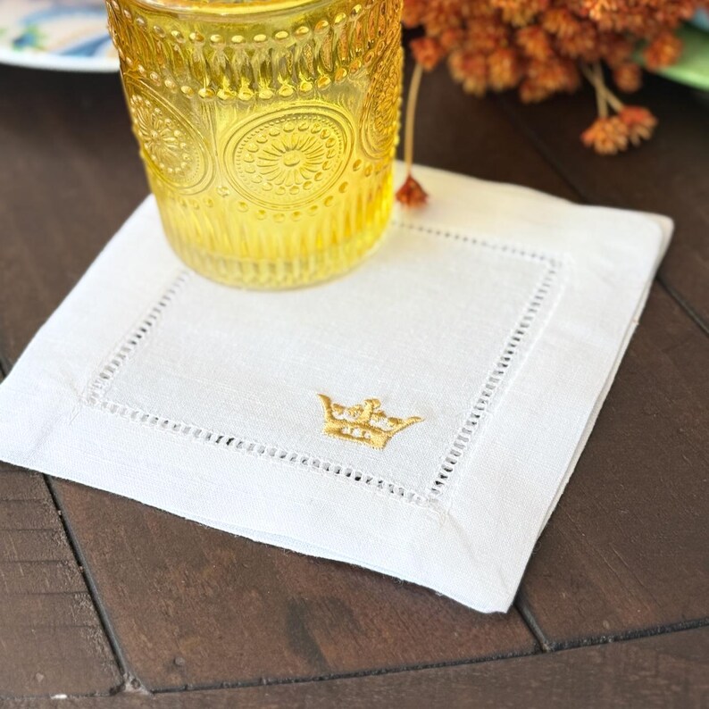 WhiteTulipEmbroidery Crown Cocktail Napkins
