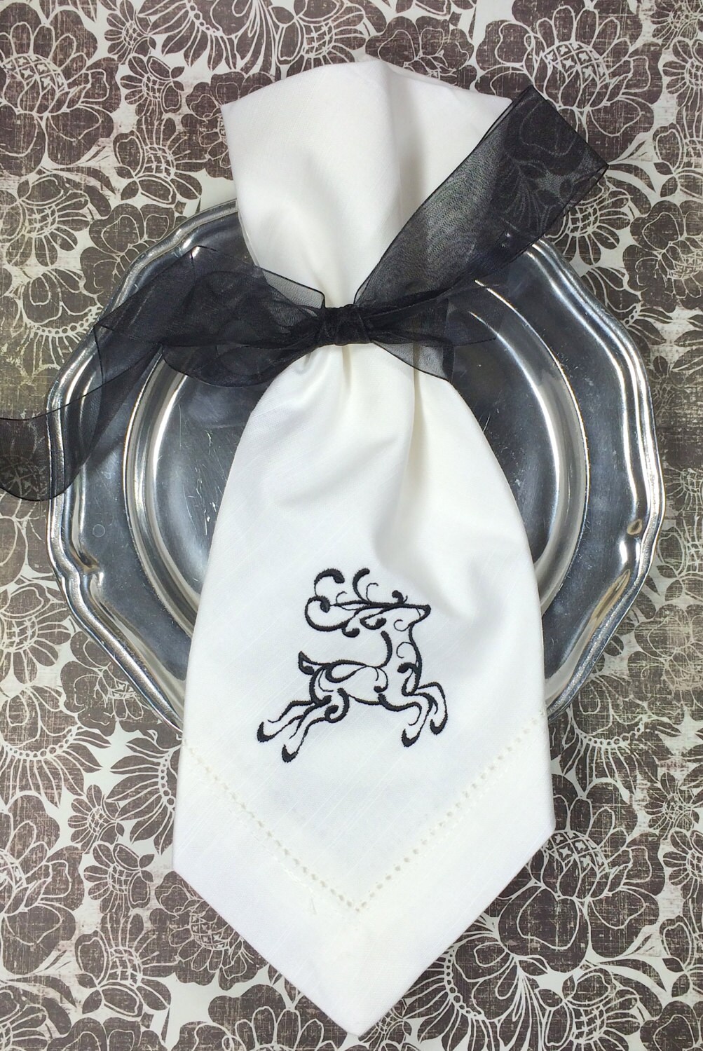 Reindeer Embroidered Cloth Napkins Cotton Christmas Napkins Etsy