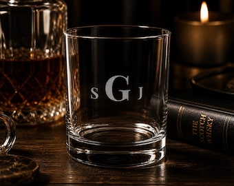 Spersonalizowana szklanka do whisky z monogramem, prezent dla drużbów, prezent na rocznicę, spersonalizowane akcesoria barmańskie | Szklanka Rocks o pojemności 10,5 uncji, grawerowany prezent dla niego