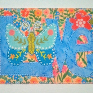Carte postale en tissu 4 x 6 BUTTERFLY LOVE, maman, ami, anniversaire, merci, cadre de pendaison de crémaillère appliqué avec appliques matelassées * cadeau pour les amoureux des papillons *