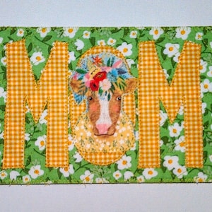 Carte postale en tissu VACHE MOM 4 x 6 po. * LETTRES VINTAGE OR DU PAYS * Cadeau cadre parent proche maman son amie Merci Appliqué de couette pendaison de crémaillère Vache MaMA