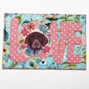 DOG LOVE Tkanina Pocztówka Karta Urodziny Jej Dziecko Przyjaciel Rodzina Wyślij Miłość Prezent Dziękuję Prezent na parapetówkę Czekoladowy Labrador 4x6