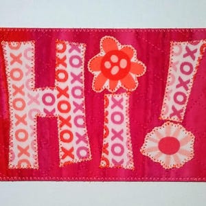 HALLO! HUGS and KuSSES 4" x 6" stoffen ansichtkaart Haar hem Kind Familievriend Verjaardagscadeau Gewatteerd geappliceerd XOXO zeg hallo!