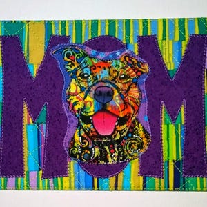 CHIEN MAMAN PITBULL 5 x 7 po. Grande carte postale en tissu * lettres mauves * cadeau cadre parente maman son amie merci appliques matelassées cadeau pour amoureux des chiens