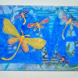 Libellule LOVE 4 x 6 carte postale en tissu anniversaire maman ami parente merci cadre de pendaison de crémaillère « cadeau libellule amoureux »