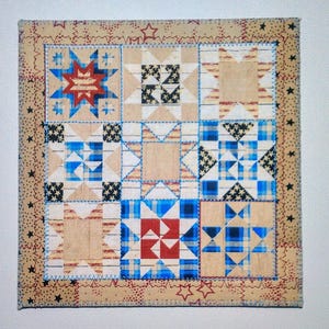 AMERICANA ROOD BLAUW QUILT COLLAGE 6 x 6 inch stof ansichtkaart *Land rood blauw ecru zwart* Verjaardag gewatteerd geappliceerd