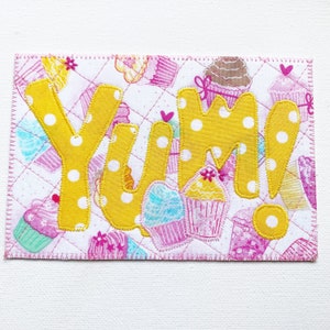 YUM! CUPCAKES BIRTHDAY Card Postcard Fun Gift Mom Day Relative Friend Thanks Housewarm Room Decor Frame 4x6 Fabric Quilted