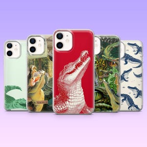 Può includere: Una collezione di custodie per telefoni con disegni di alligatori e coccodrilli. Le custodie presentano vari stili artistici, tra cui illustrazioni e motivi. I colori includono verde, rosso e blu. Le custodie sono progettate per uno smartphone.