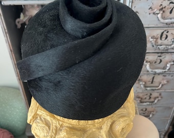 Vintage 1960's Black Rounded Pillbox Hat with Spiral on Top