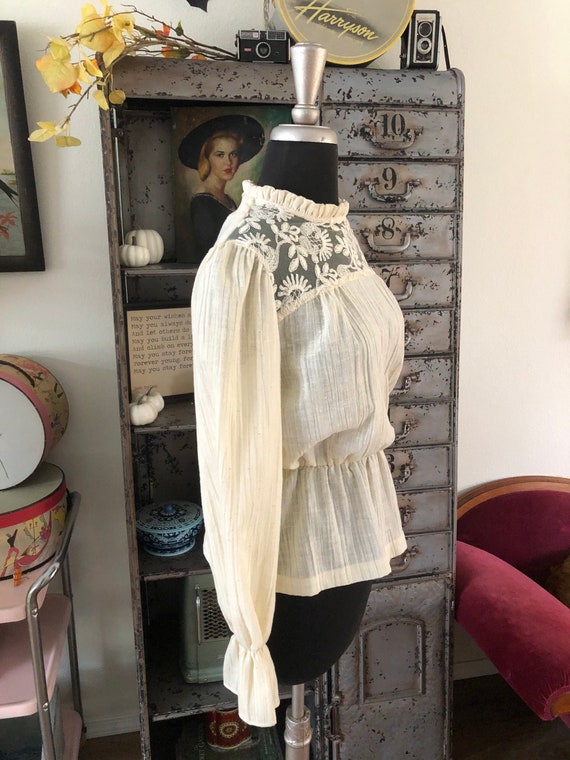 Vintage 1970's Off White Gauzy Cotton Blouse Medi… - image 6