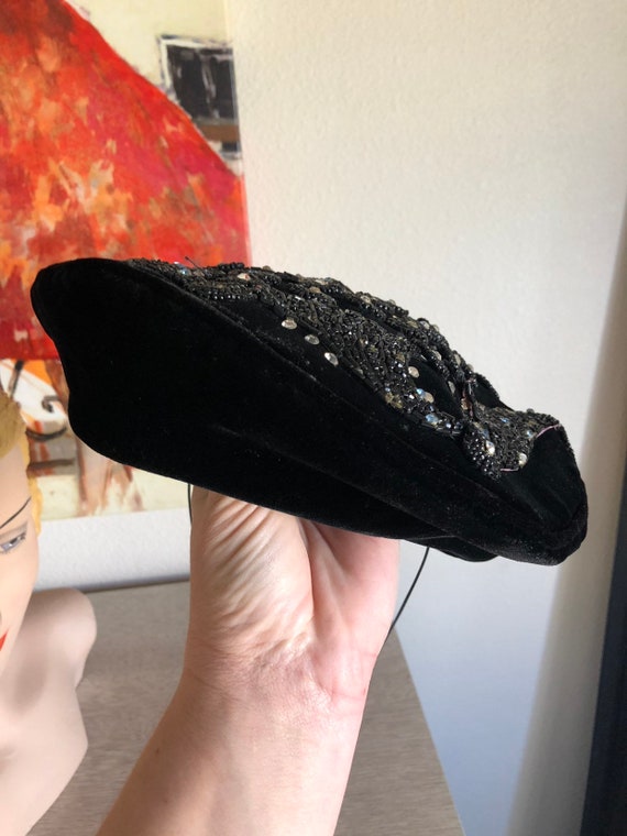 Vintage 1950's Black Velvet Beret with Rhinestone… - image 4