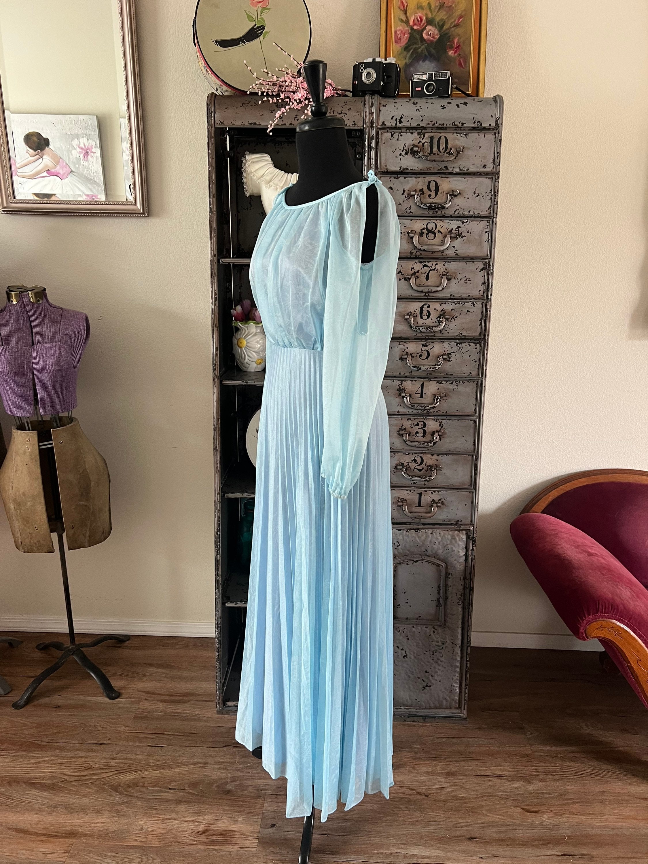 traditional vietnamese bridesmaid dress Red Gam Ao Dai Wedding with Embroidery – Ao Dai Net Dep Viet Jenya that features striking 3D Adyce Wholesale 2023 New COLOR:NEW NAVY