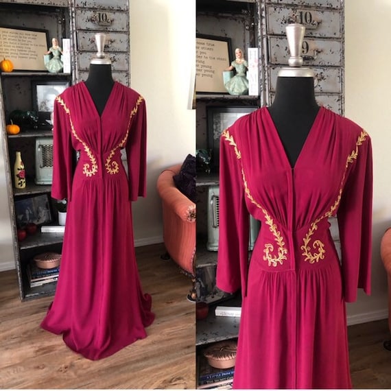 Vintage 1940's Maroon Rayon Dressing Gown with Gol
