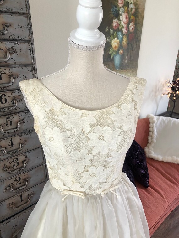 Vintage 1950's 60's Cream Lace Bodice Cocktail Dr… - image 5