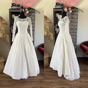 Vintage 1950&#39;s 60&#39;s White Wedding Gown with Lace XS