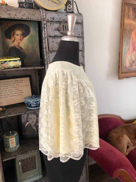 Vintage 1950's Pale Yellow Lace Bed Jacket Medium - image 7