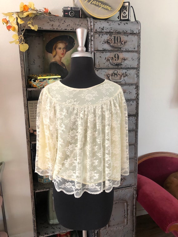 Vintage 1950's Pale Yellow Lace Bed Jacket Medium - image 6