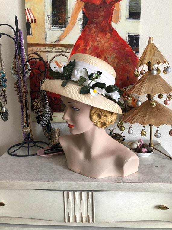 Vintage 1950's Woven Hat with White Floral Band