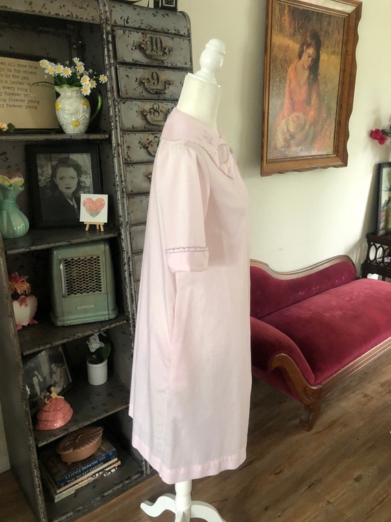 Vintage 1960's 70's Pale Pink House Dress with Fl… - image 3