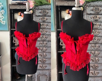 Bustier disossato in pizzo rosso ciliegia di Frederick's Of Hollywood vintage anni '80 e '90 34