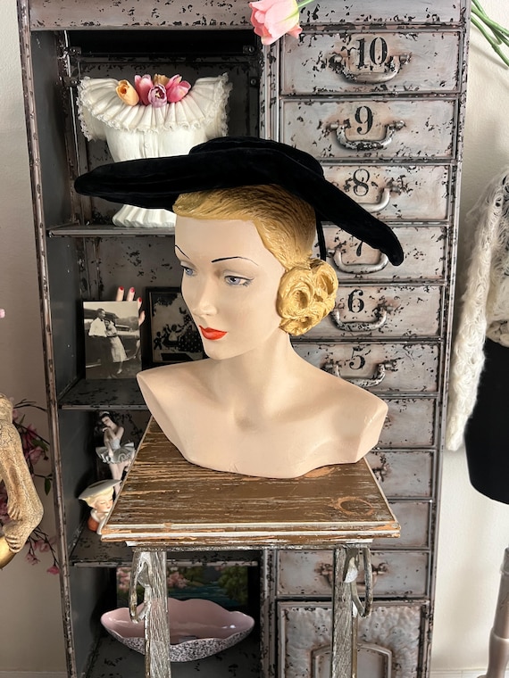Vintage 1940's 50's Black Velvet Wide Brim Platter/Cartwheel Hat