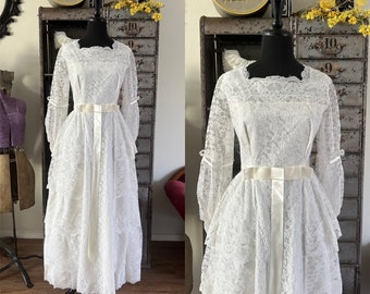 Vintage 1960's White Tiered Lace Wedding Gown Medium