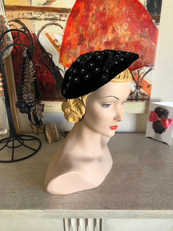 Vintage 1950's Black Velvet Beret with Rhinestone… - image 1