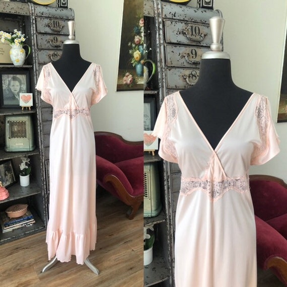 Vintage 1950's 60's Pale Pink Nightgown M/L