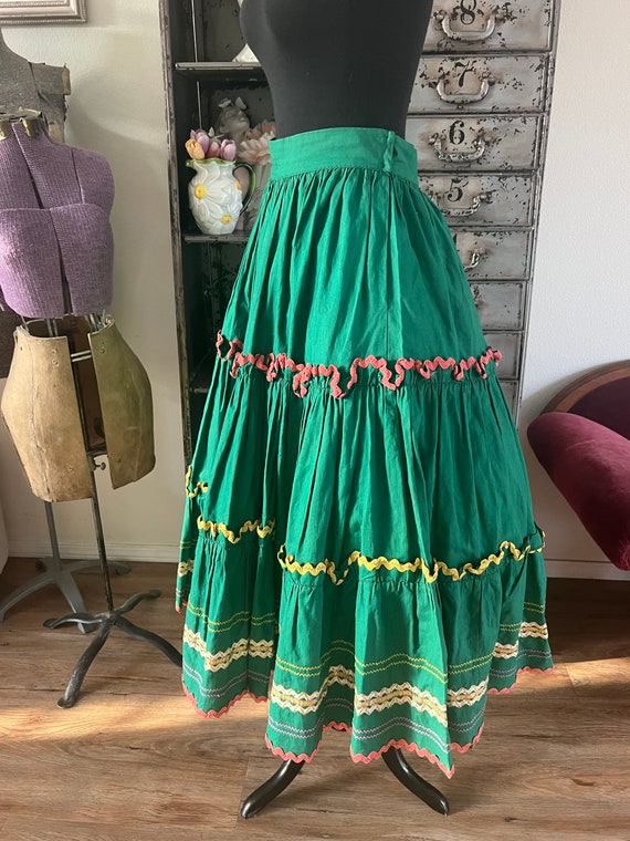 Vintage 1950's Green Cotton Skirt with Ric Rac Ti… - image 6