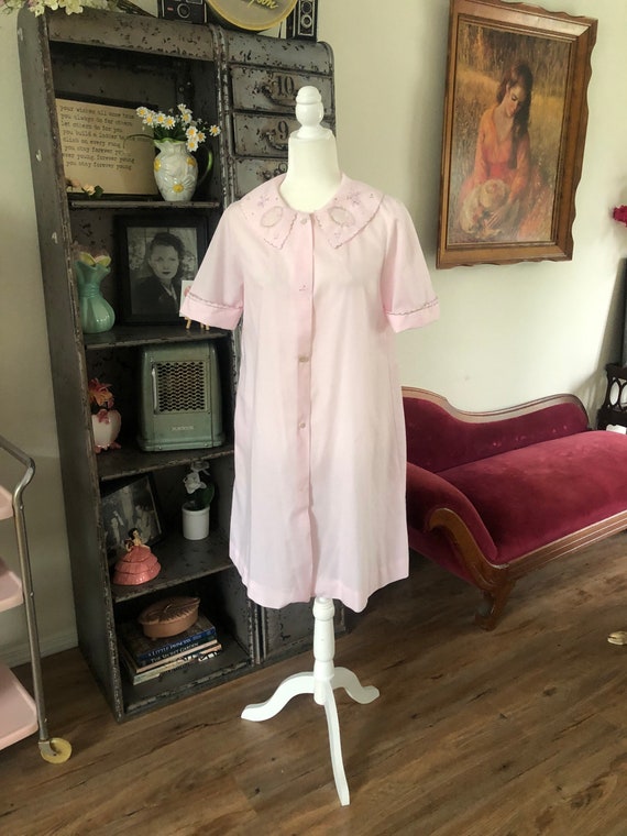 Vintage 1960's 70's Pale Pink House Dress with Fl… - image 8