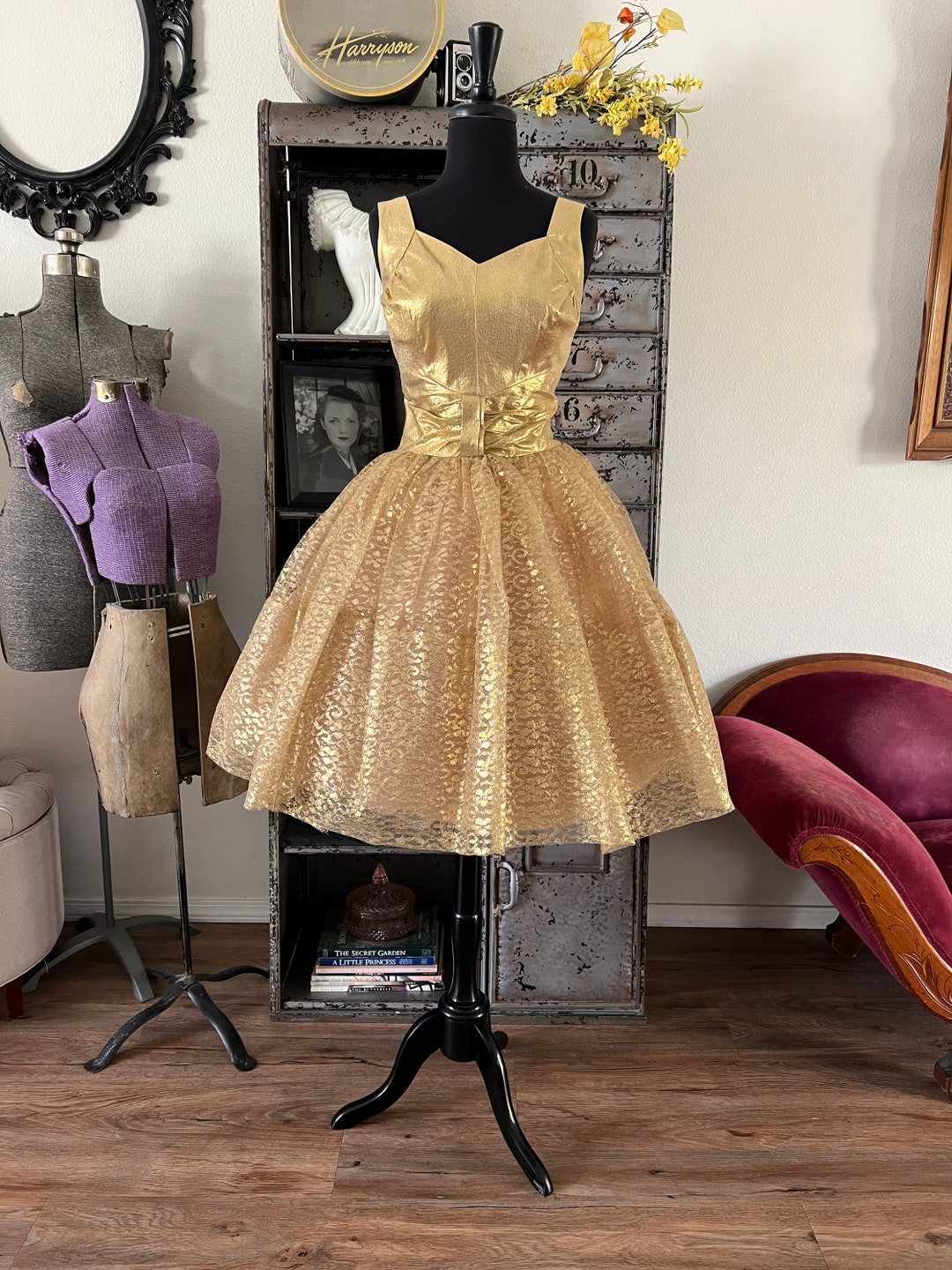 M | 1950s/60s Magnita Grey and Gold Cocktail Dress