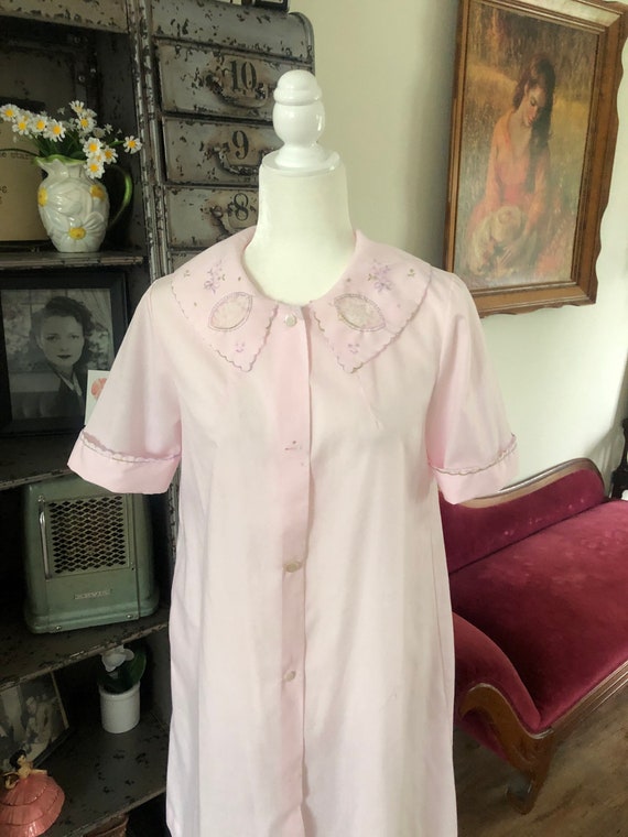 Vintage 1960's 70's Pale Pink House Dress with Fl… - image 5
