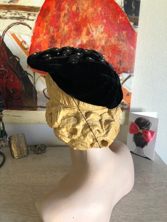 Vintage 1950's Black Velvet Beret with Rhinestone… - image 10