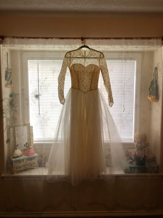 Vintage 1950's Off White Lace and Tulle Wedding D… - image 10