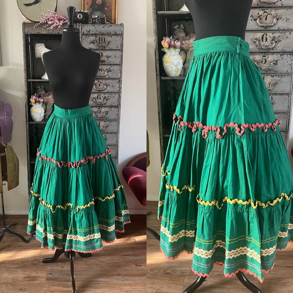 Vintage 1950's Green Cotton Skirt with Ric Rac Ti… - image 1