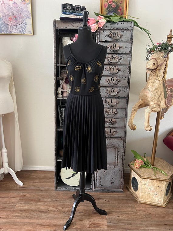 Vintage 1970's 80's Alfred Shaheen Black Sundress With Gold Leaf Print Small - Etsy Israel Vintage 1970's 80's Alfred Shaheen Black Sundress With Gold Leaf Print Small - Etsy Israel