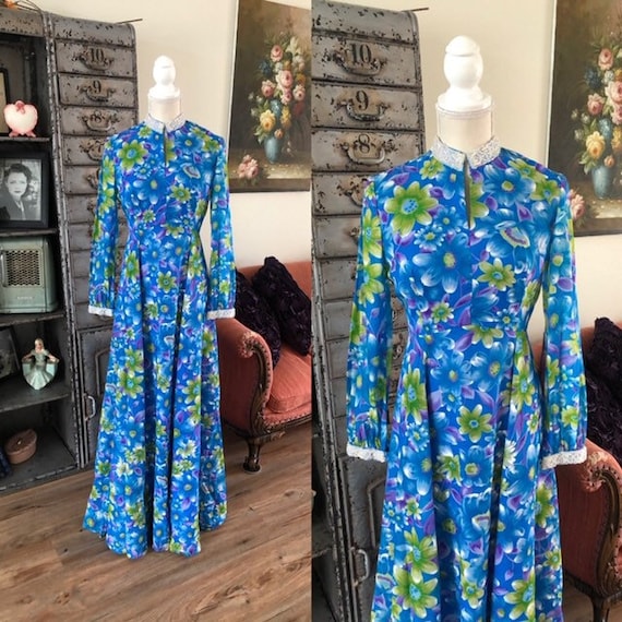 Vintage 1960's 70's Blue and Green Floral Print Dr